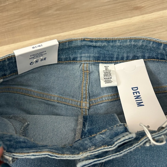 High-Waisted Medium Wash Stretch Shorts - Picture 3 of 3